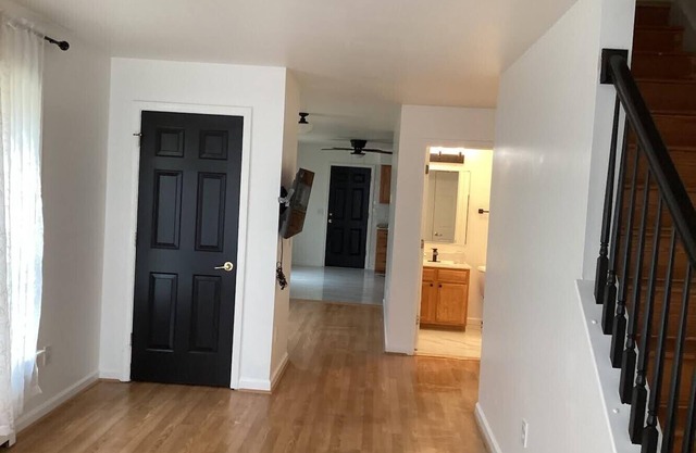 Serene 3-bedroom duplex in Bridgeport updated floors new appliance