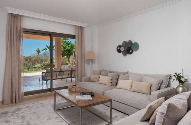 Serene 3-Bedroom with Sea and Sunset Views