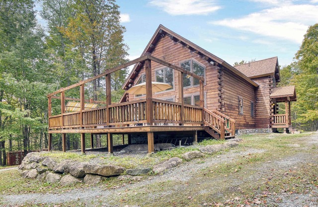 Serene 3-BR Berkshires Log Cabin
