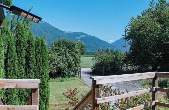 Serene 3BR Cabin on 8 Acre Farm