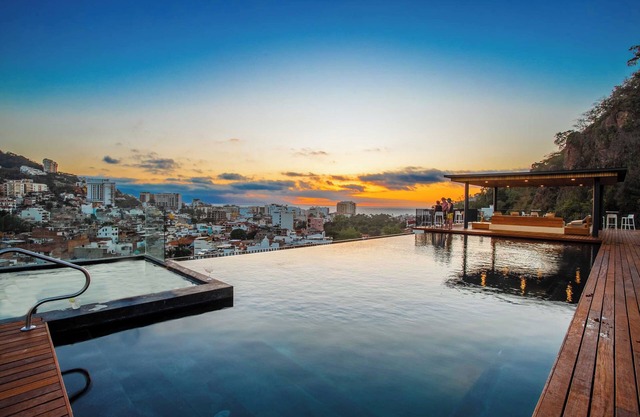 Serene 3BR Oasis | 2 Pools, Gym & Bar