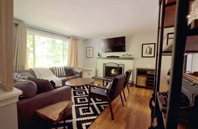 🏔️ Serene 4BR Retreat w/ Outdoor Dining, Gym, Workstation & Modern Comforts