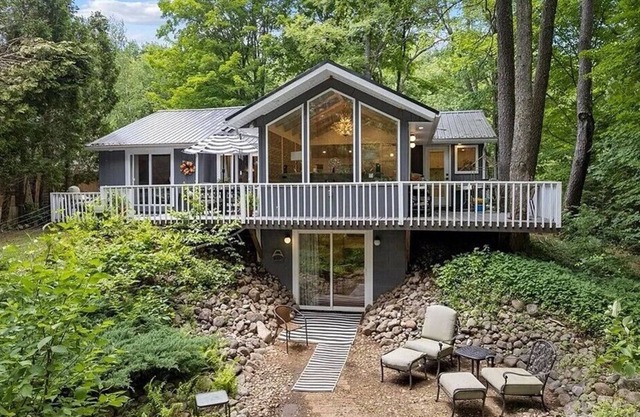 Serene Adirondack Lakeside Retreat