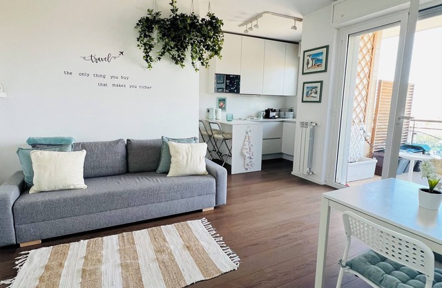 Serene and cosy Sky Penthouse with a dea view Fiumicino