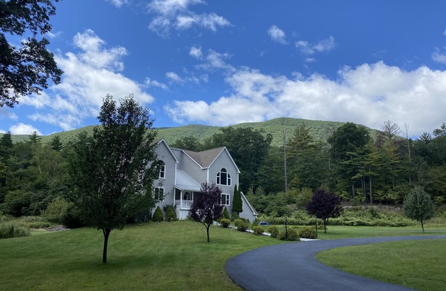 Serene and spacious mountain escape - perfect for families