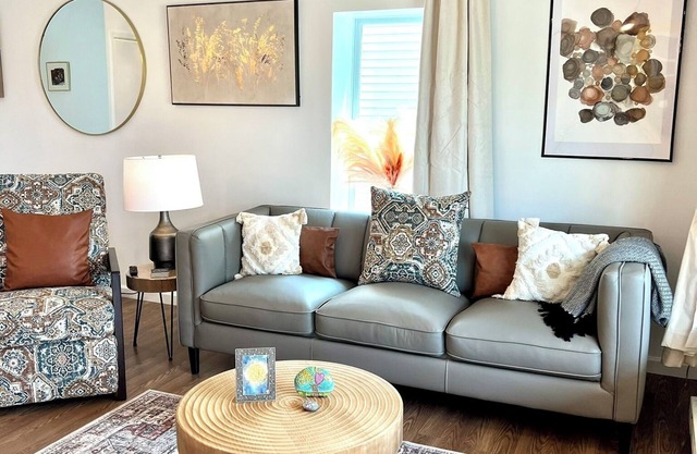 Serene bungalow: Modern Comfort near the Hospital, Power Plants and Campus