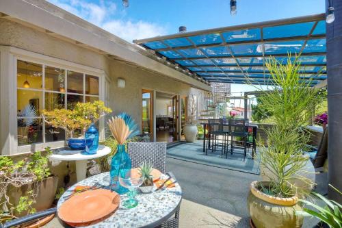 Serene Coastal Home Sleeps 8 - 1 Mile from Beach