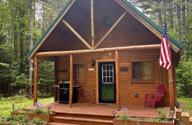 The Windfall Cottage, Cozy Retreat - Lake Algonquin, Peace, Pines & Possibility