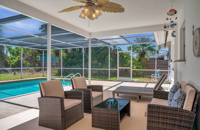 Serene Cove w/ pool spacious yard near beaches