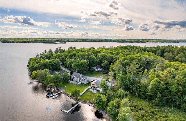 Serene & Cozy Lakefront Get Away