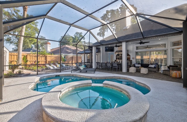 Serene Escape, Heated Pool, Spa, Outdoor Dining & Putting Green