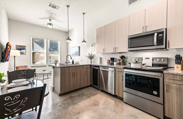 Serene Escape 1BD | Pool | 2 min to TCU