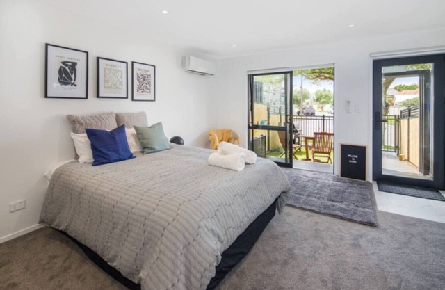 Serene Escape: Studio in Macky Street