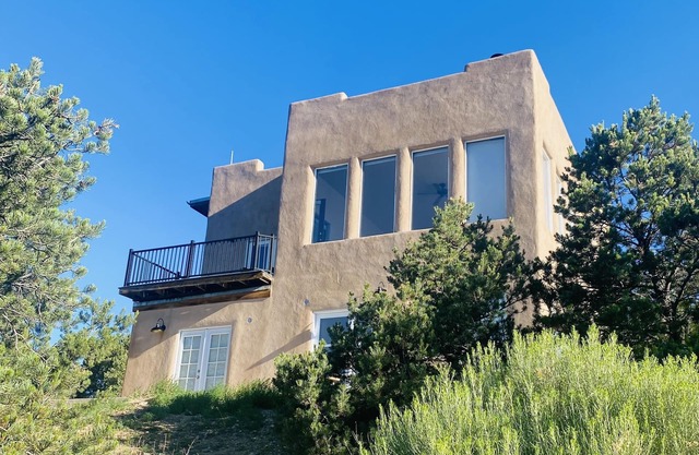 Serene family friendly mountain retreat lower level townhome with mtn views
