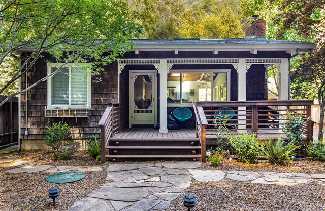 Serene Getaway Hot Tub, BBQ, Family & Couples