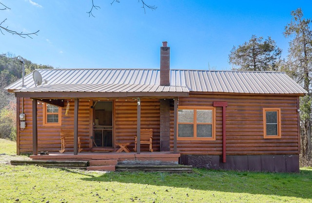 Serene Guion Cabin < 1 Mi to the White River!