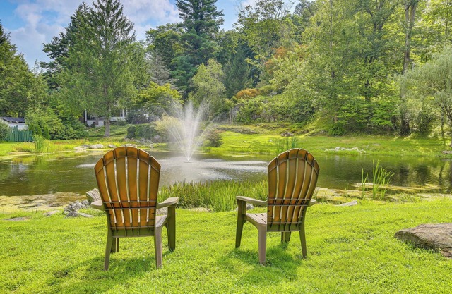 Serene Holmes Cottage Near Lakes & Trails!