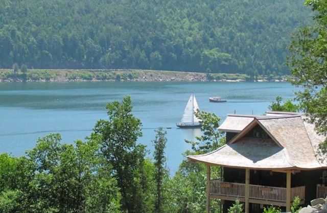 Acadia Lodge: Atemberaubende Custom Shorefront auf Somes Sound w / Kayaks, Dock, Liegeplätze