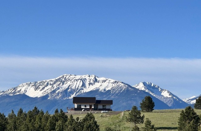 Serene Japanese Home with Breathtaking Views in Oregon — Only 15 Min to Joseph