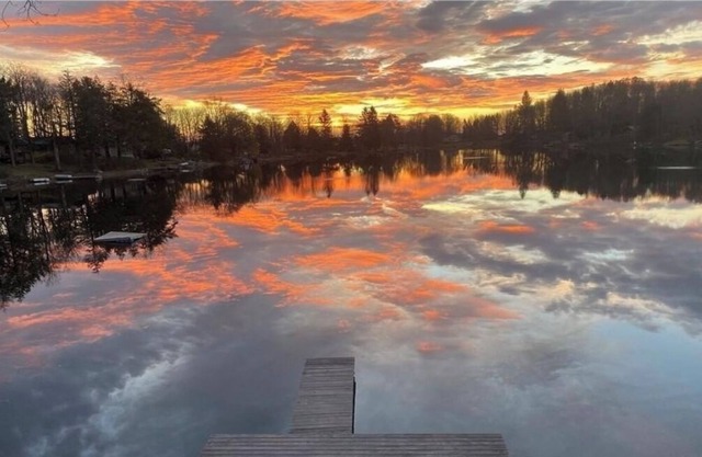 Serene Lake House With A View