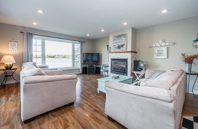 Serene Lakefront Retreat Explore & Unwind
