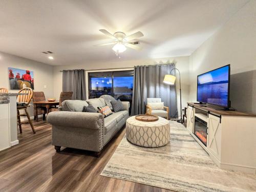 Serene Lakefront Retreat