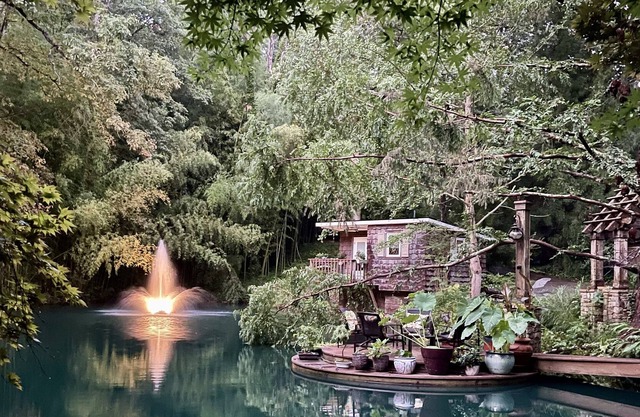 Ruhiger Bambusbungalow am See
