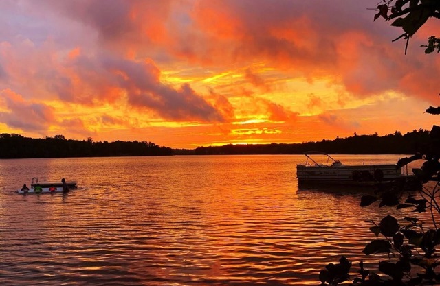 Serene Long Lake Cottage: Sleeps 6, waterfront
