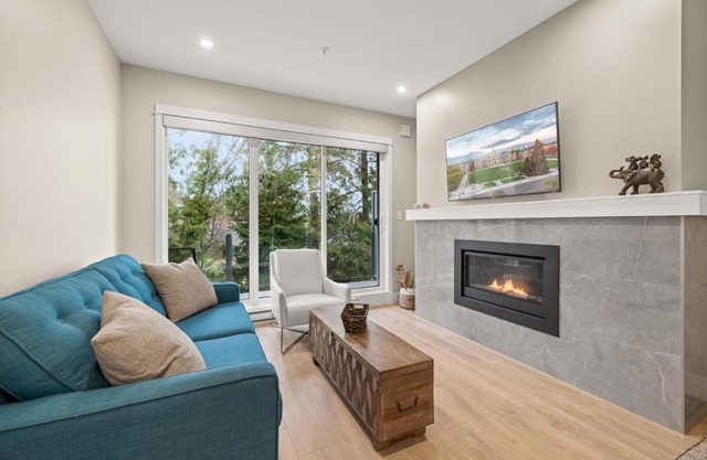 Serene & Modern West Coast Condo, Close to Sooke Core!