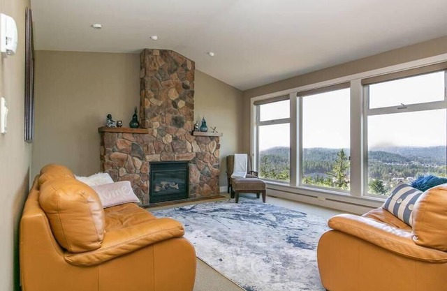 Serene Mountaintop Home with Incredible Views