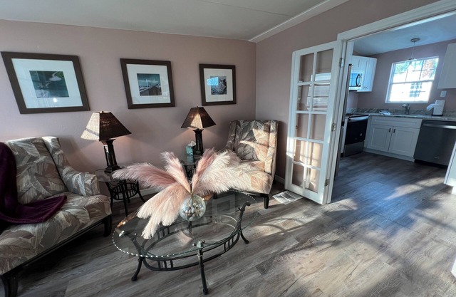Serene Oasis - 2 Bedroom - Less than 5 miles to the beaches!