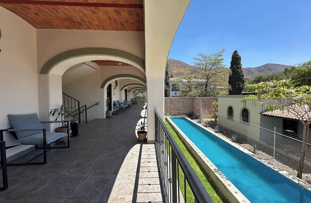 Serene Oasis Studio - Outdoor Salt Water Pool