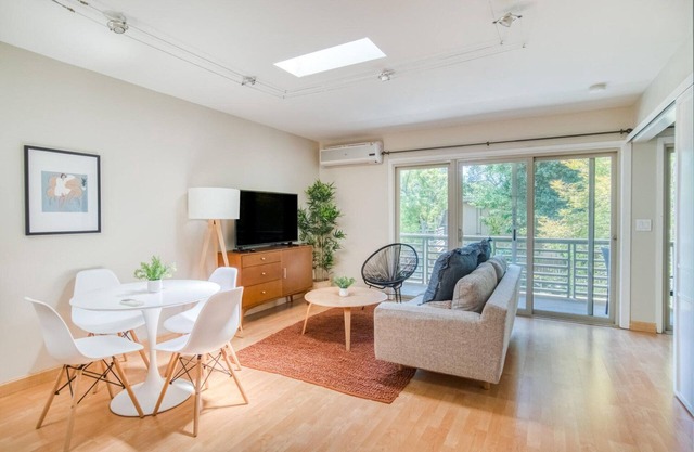 Serene Palo Alto 2BR w/ Patio, nr Shopping & Food, by Blueground