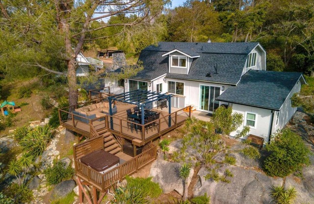 Serene Private Home, Sunset View+Hot Tub+EV Charge