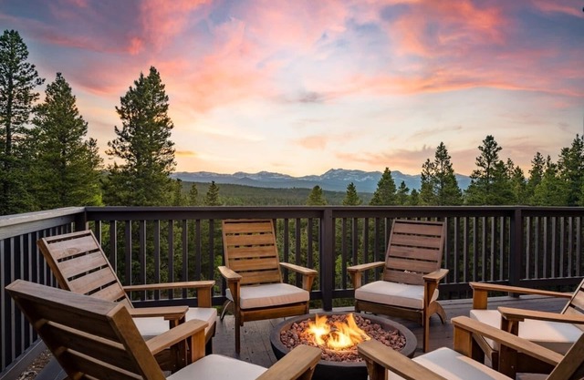 Serene Retreat: Amazing Views, HotTub, Sauna with XBOX