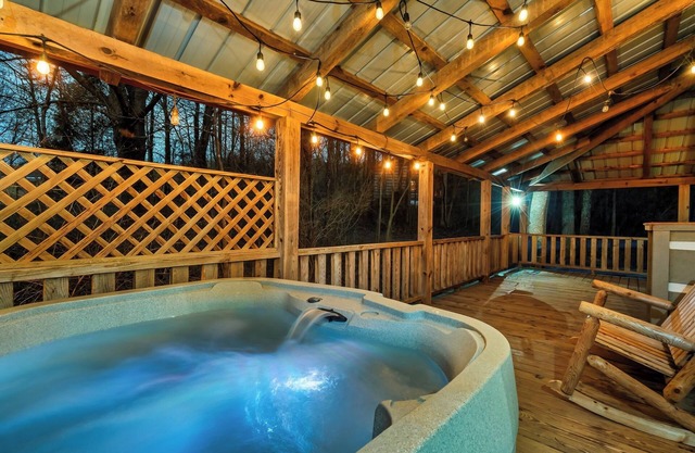 Serene Retreat: Hot Tub, Fire Pit, Arcade Fun