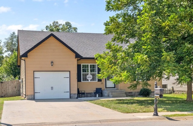 Serene Retreat Near Fort Campbell and Casino - Family and Pet Friendly