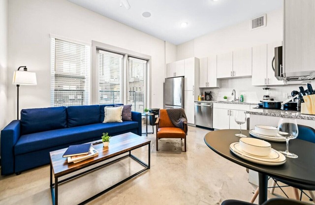Serene Retreat Pool Access 2 Min Walk to TCU
