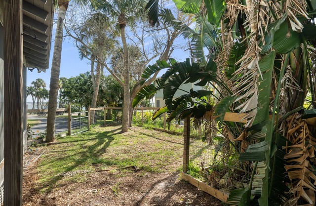Serene Riverside Retreat on Indian River Lagoon. 3/3 Pet Friendly in Ft Pierce