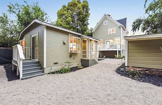 Serene Sequoia Cottage - Near UC Berkeley - Fully Equipped