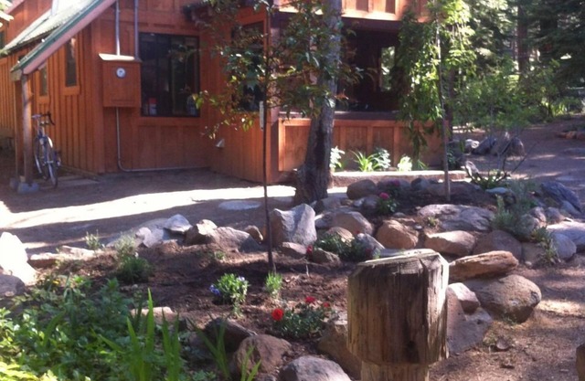 Gelassene Tahoe Kabine am Rande des National Forest