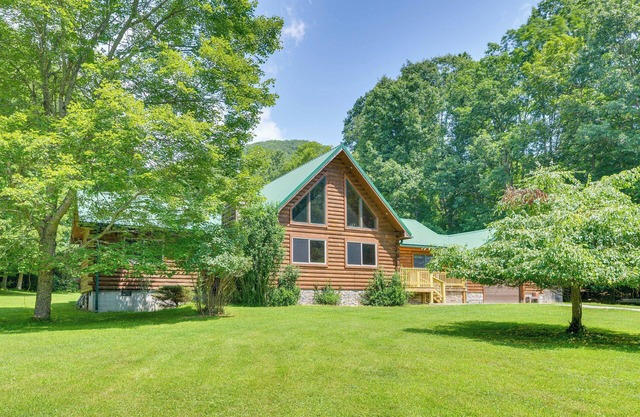 Serene Valley Bend Cabin Rental: 7 Private Acres!