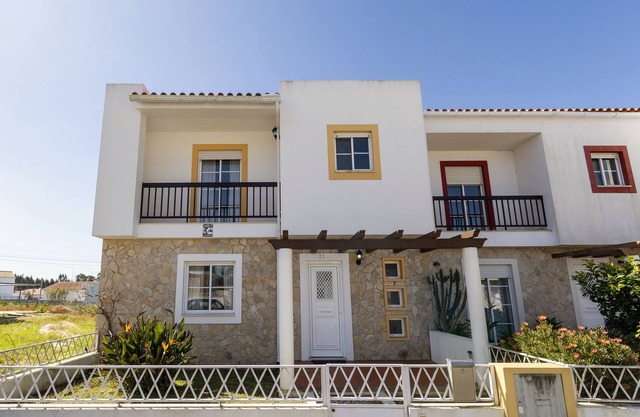 Serene Villa - Located in a quiet area near Nazaré