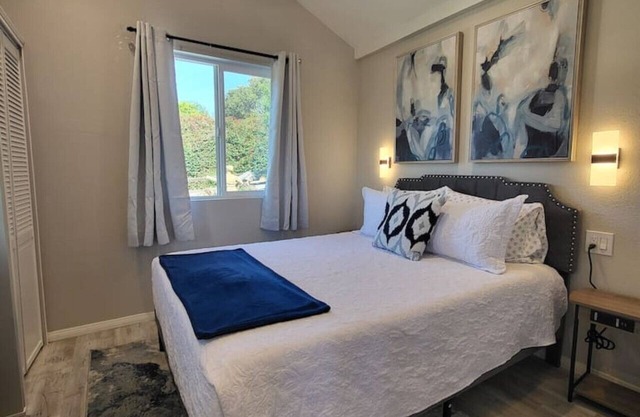 Serene Vineyard Cottage Escape