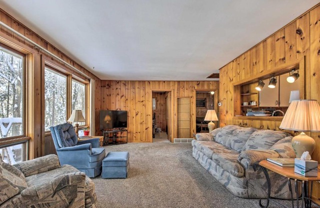 Serene Woodruff Cottage Lakefront Access!