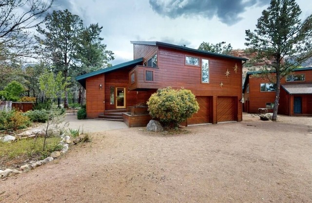 Serene yoga retreat with private heated pool! Just minutes from hiking!