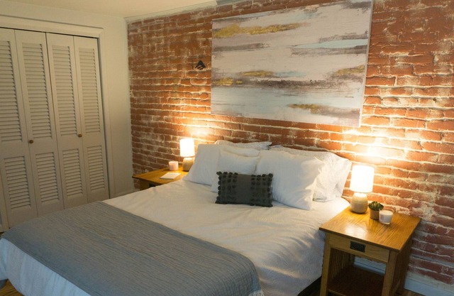 Serenity Apt in DT Charles Town near Harpers Ferry