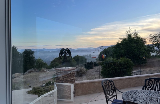 Private Serene Apartment w/ Majestic Views: 2Rm & Kitchenette