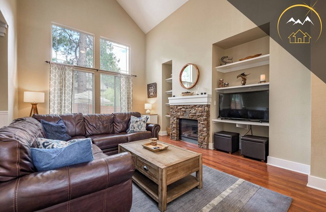 Serenity Awaits: Retreat with Pine Trees and AC