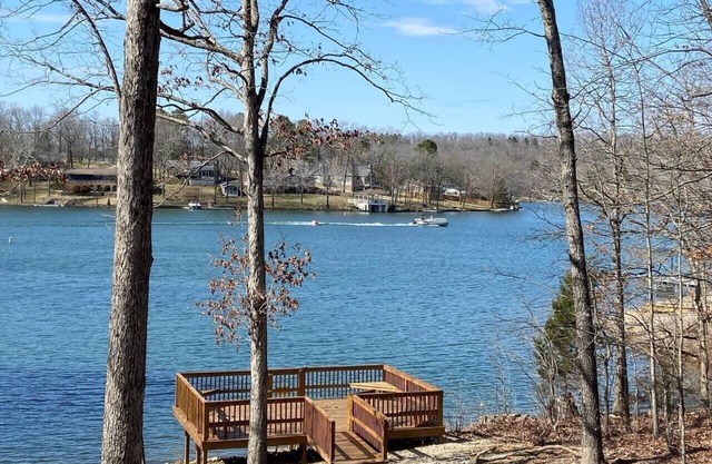 Serenity Cove Cottage on Lake Thunderbird